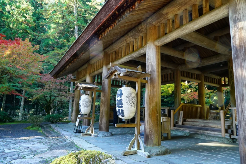 身延山祖廟 拝殿(Mt. Minobu Sobyo Buddhist worship hall)
