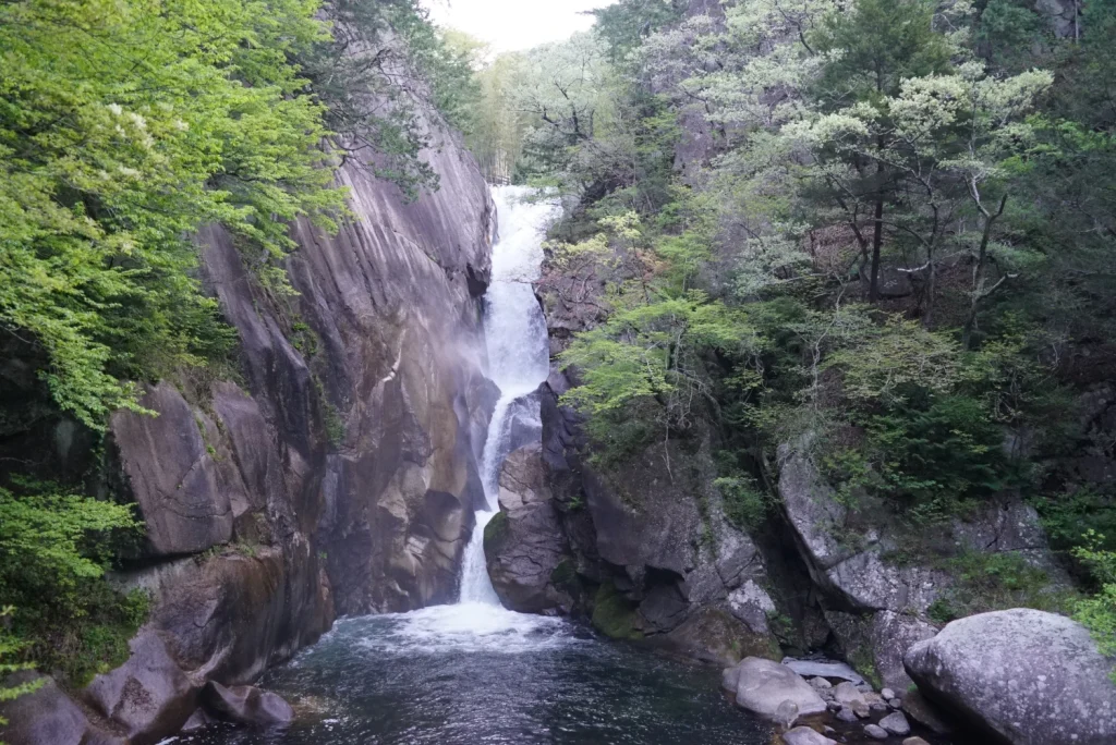 仙娥滝(Sengataki Falls)