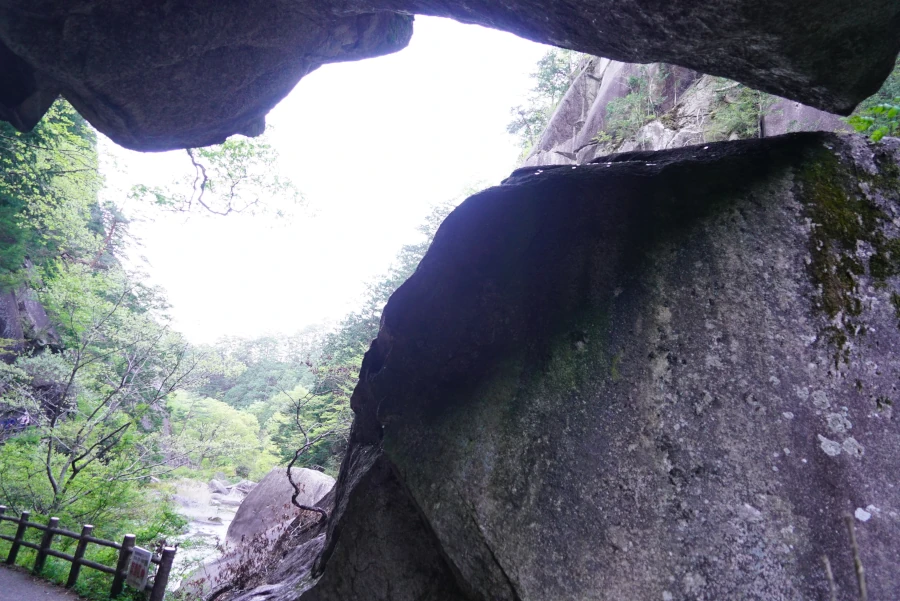石門(Stone Gate)